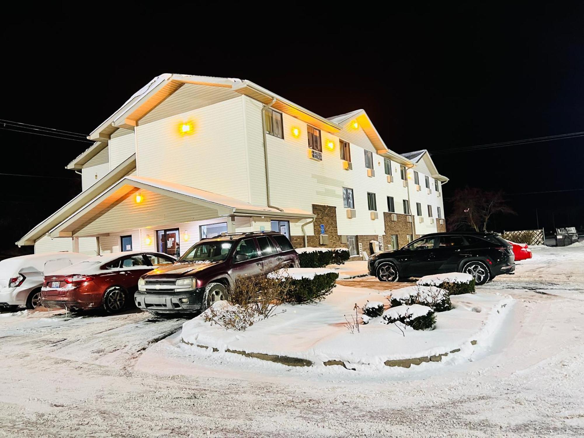Super Inn By Oyo Lansing Mi Buitenkant foto