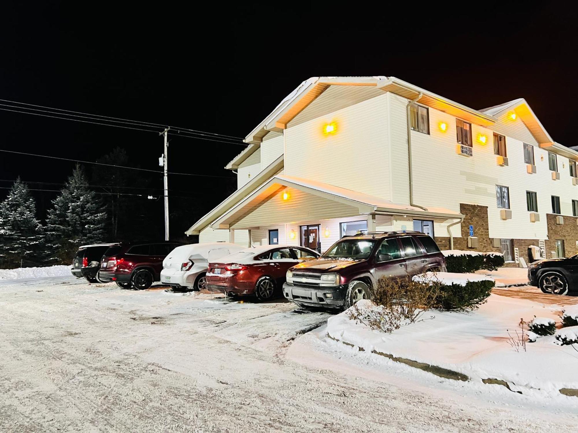 Super Inn By Oyo Lansing Mi Buitenkant foto