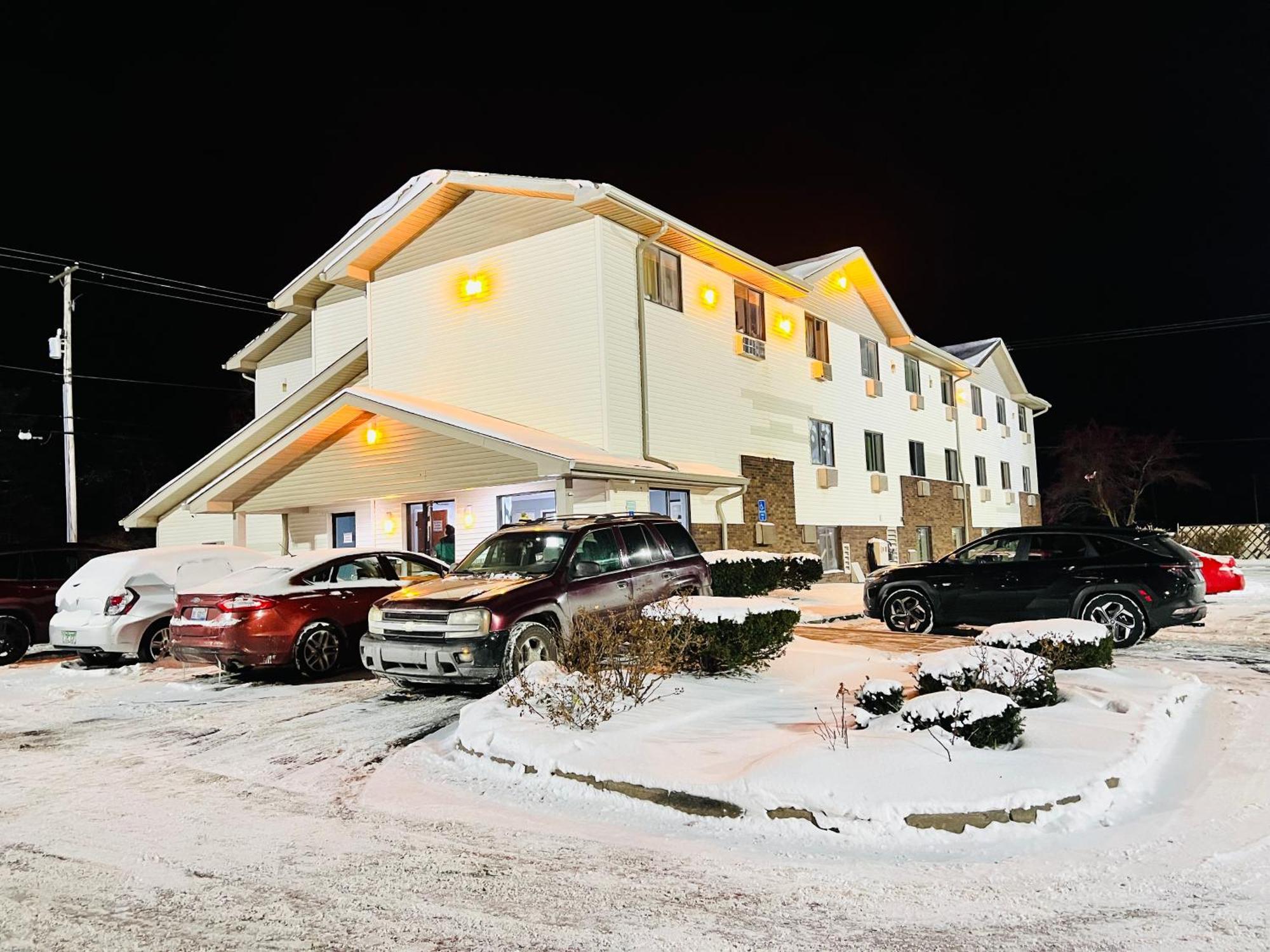 Super Inn By Oyo Lansing Mi Buitenkant foto