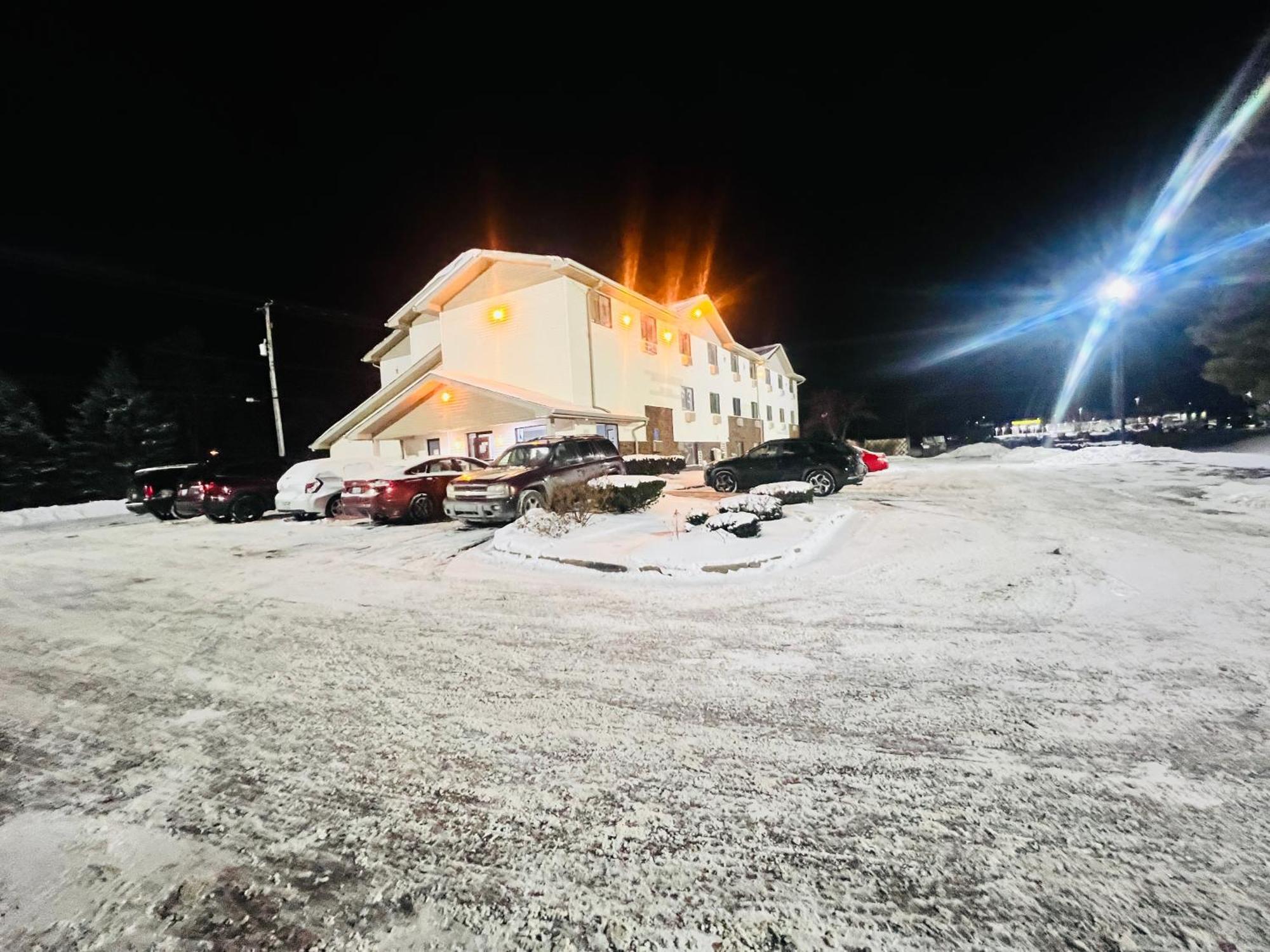Super Inn By Oyo Lansing Mi Buitenkant foto