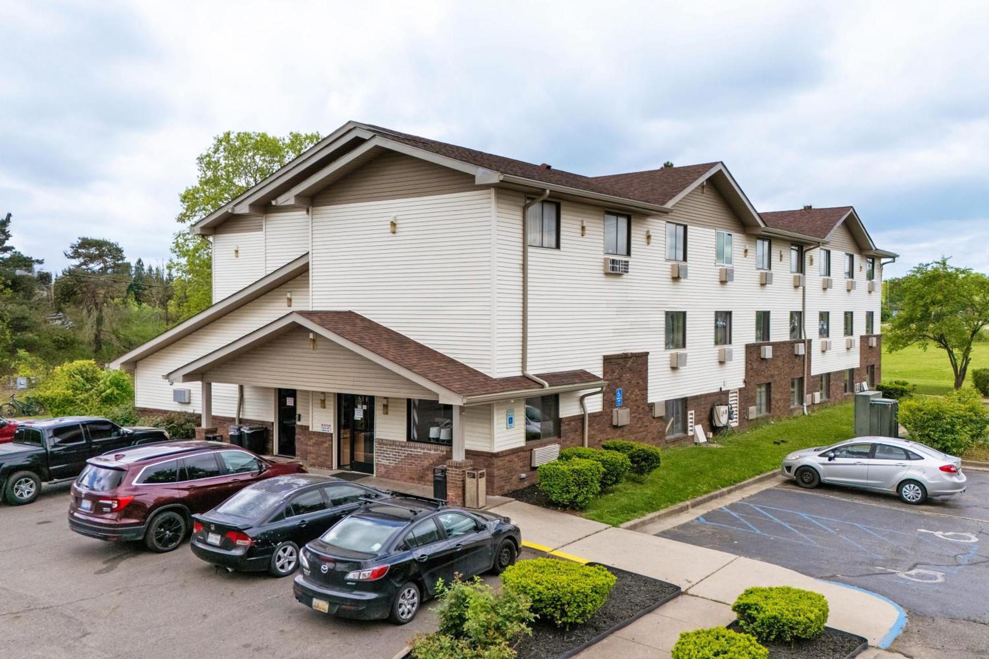 Super Inn By Oyo Lansing Mi Buitenkant foto